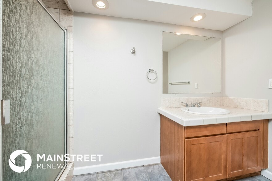 Building Photo - 6185 E 121st Dr