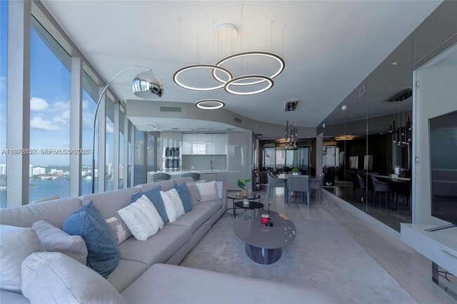 Building Photo - 18975 Collins Ave