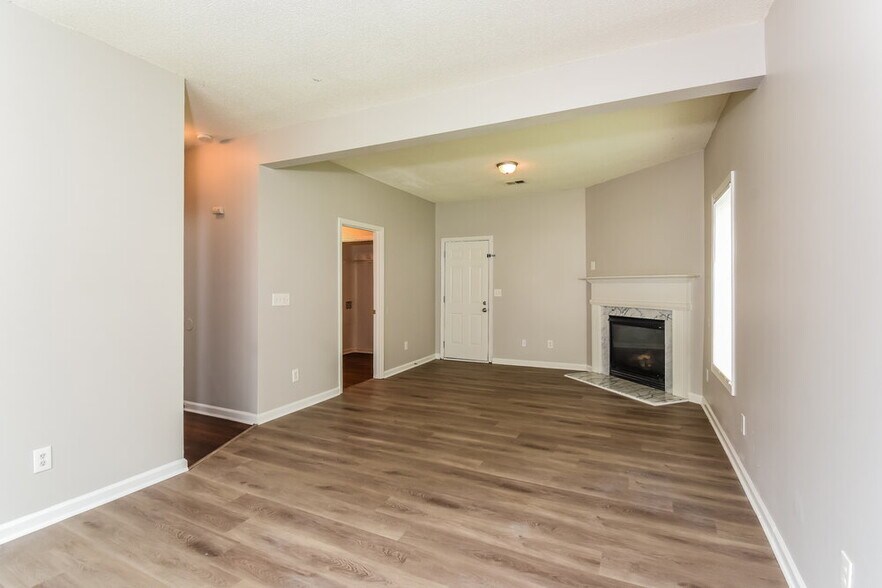 Building Photo - 1558 Blossom Dr
