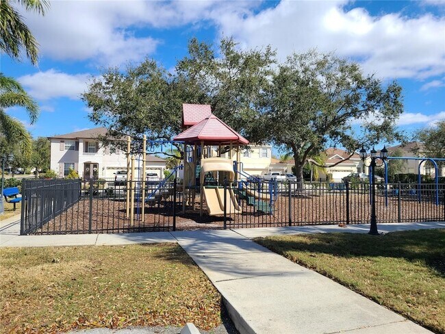 Building Photo - 6122 39th Ct E