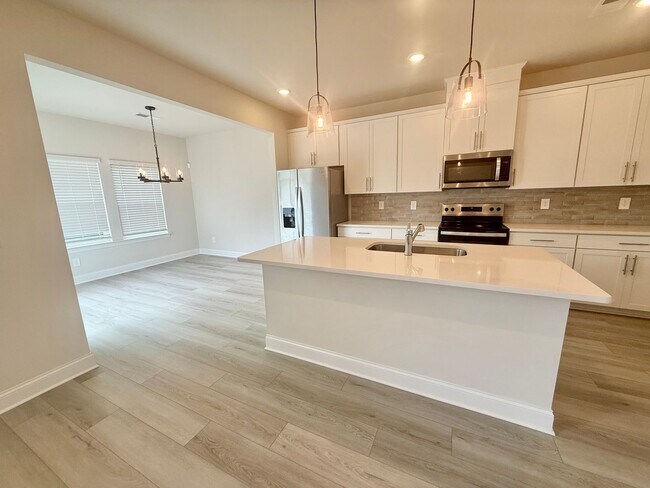 Building Photo - 3 Bed 2.5 Bath House with Garage in Hermitage $2500/mo