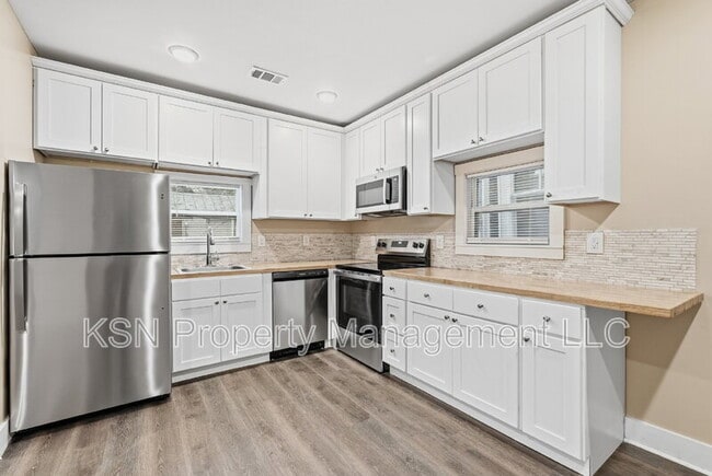 Building Photo - 716 W 38th St