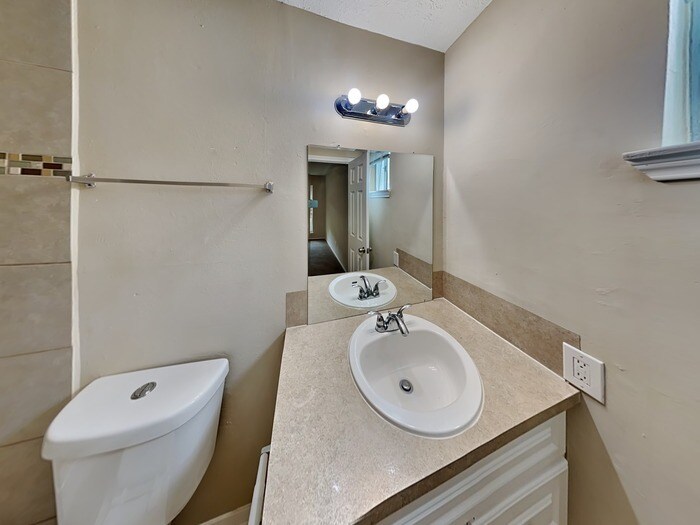 Building Photo - 809 Lochmoor Ln