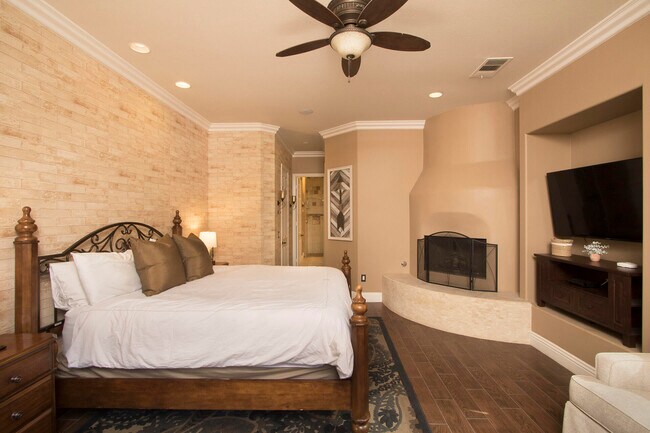 Building Photo - 57669 Santa Rosa Trail