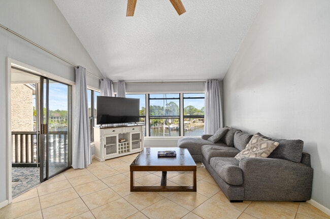 Building Photo - 300 Yacht Club Dr
