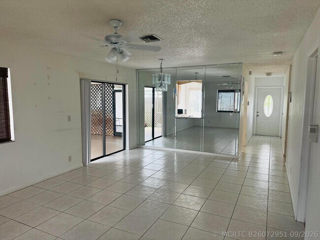 Building Photo - 14858 Wildflower Ln