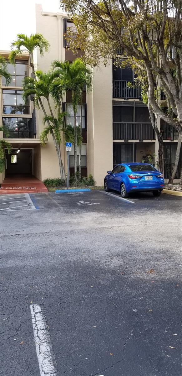 Building Photo - 14201 N Kendall Dr