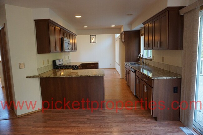 Building Photo - 12731 Plateau Cir NW