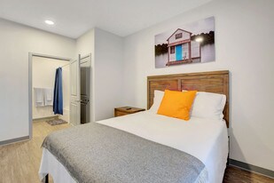 Building Photo - Siegel Suites Swenson II