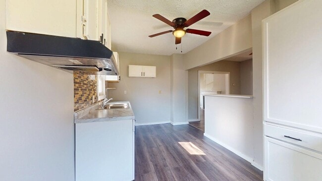 Building Photo - Denison/W.73rd neighborhood - updated 3 be...