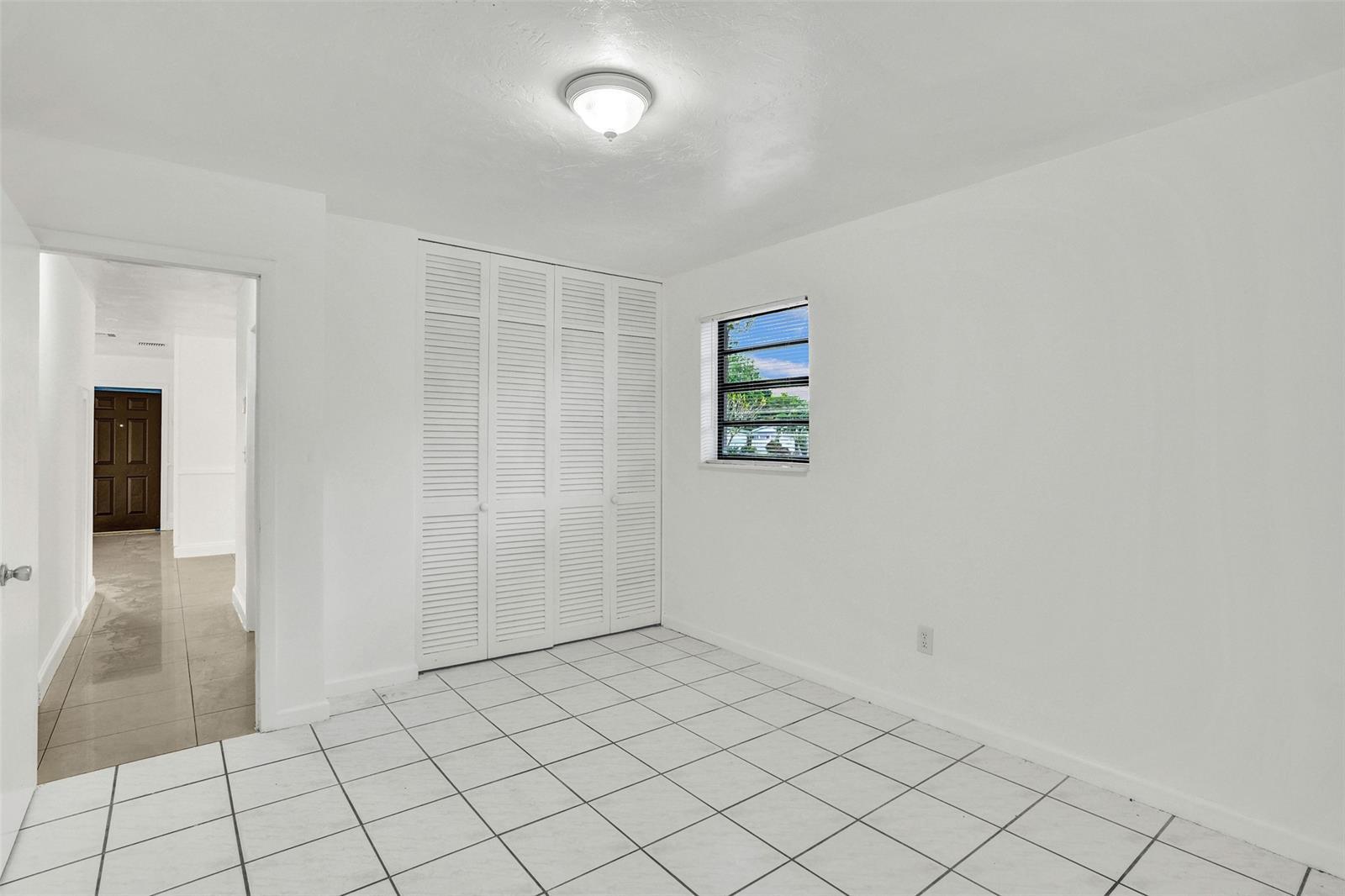 Building Photo - 1142 NW 43rd Ter
