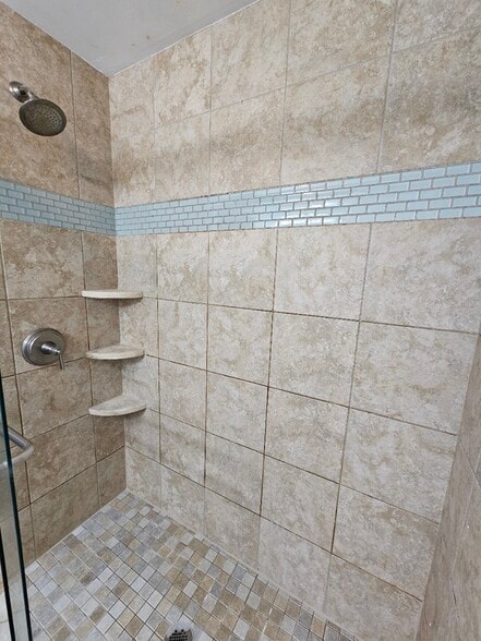 Bathroom 1 - 11 Laurel Ln