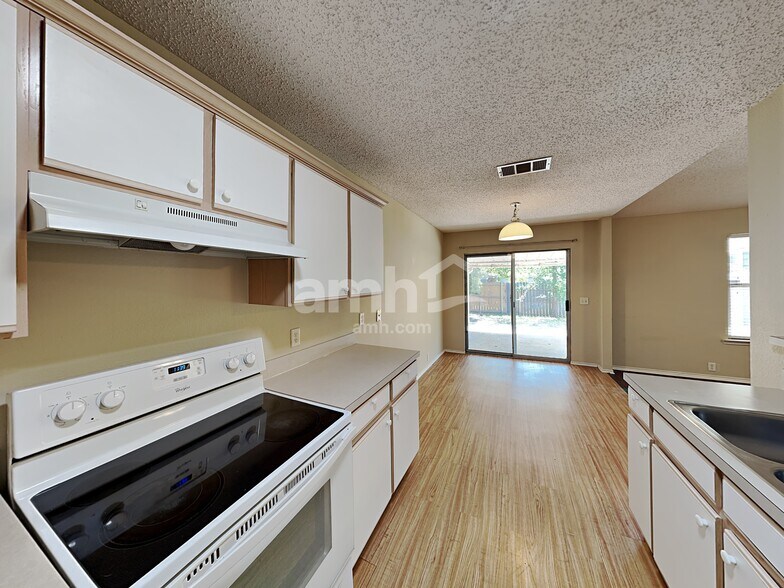 Building Photo - 3245 Bent Creek Dr