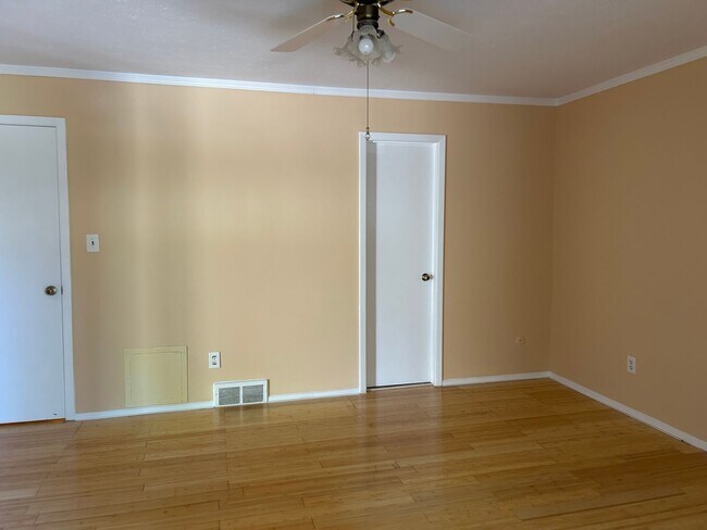 Building Photo - 4456 Donna Dr