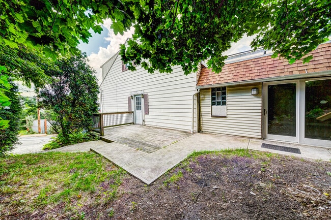 Building Photo - 59 Barry St