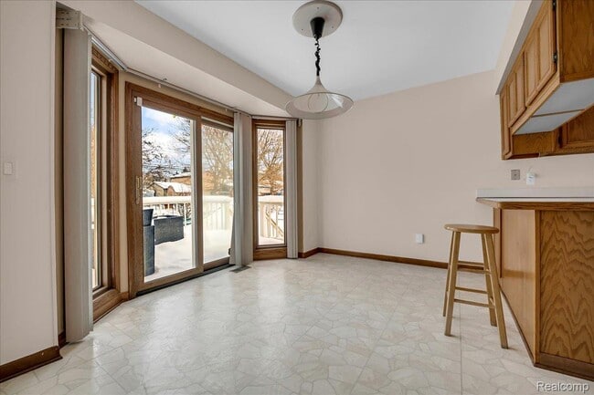 Building Photo - 249 E Silverbell Rd