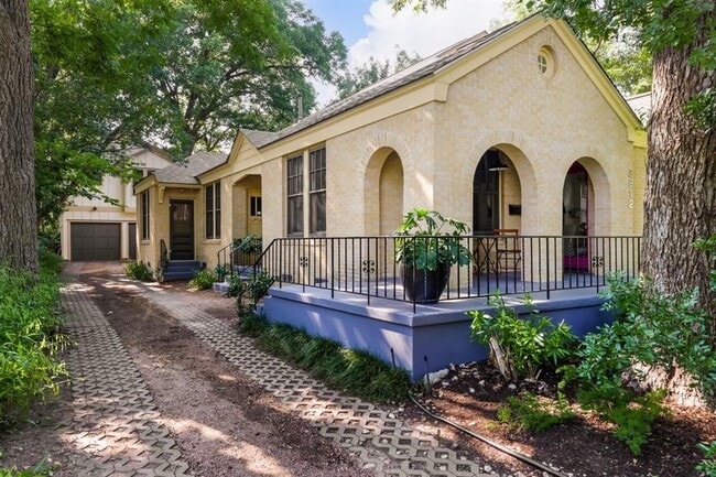 Primary Photo - 3812 Duval St