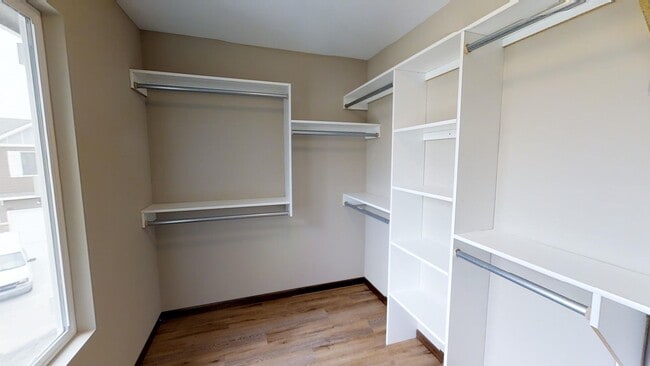 Building Photo - Luxury Townhome