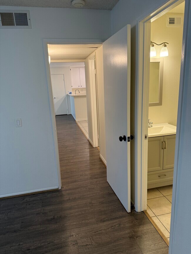 Building Photo - 18752 Mandan St