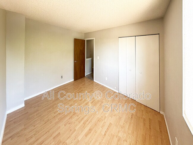 Building Photo - 347 W Iowa Ave