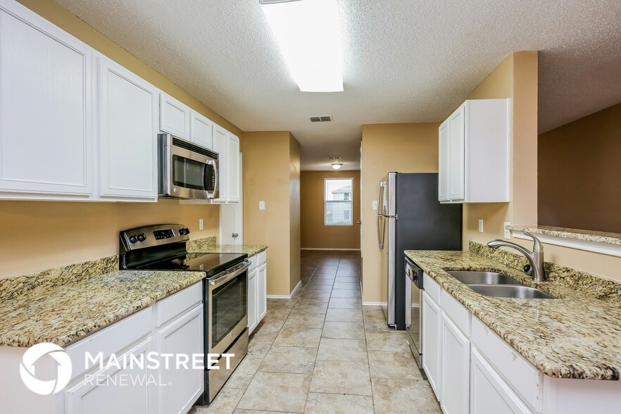 Building Photo - 3124 Crimson Clover Dr