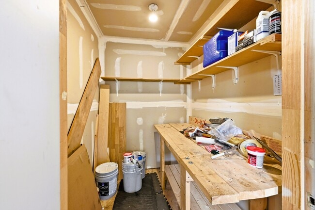 Building Photo - 23712 Pondview Pl