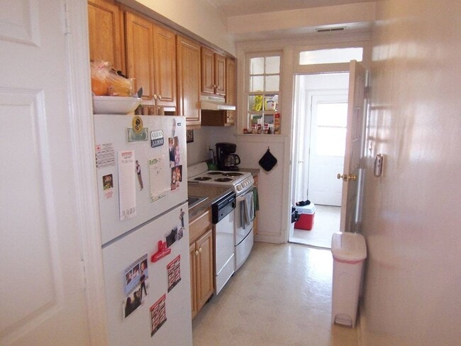 Building Photo - 0573 - Stergiou