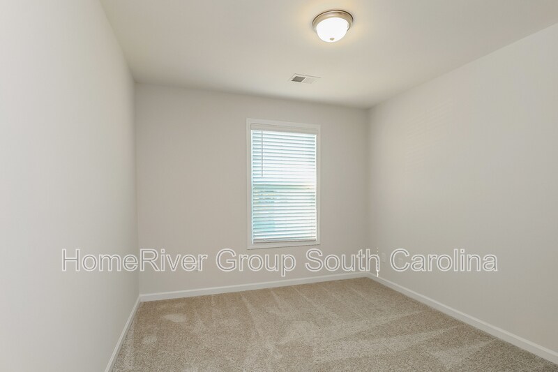 Building Photo - 3085 Litchfield Ave