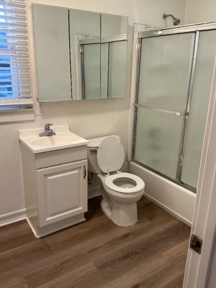 Building Photo - 324 E Broadway