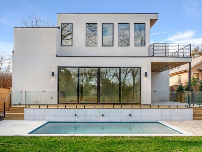 Primary Photo - 2107 Brackenridge St