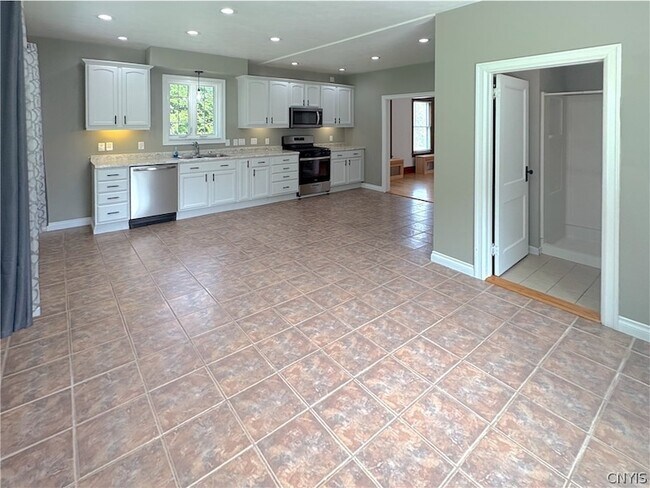Building Photo - 3565 Oneida St