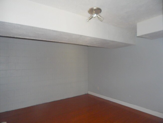 Building Photo - 1404 Winthorne Dr