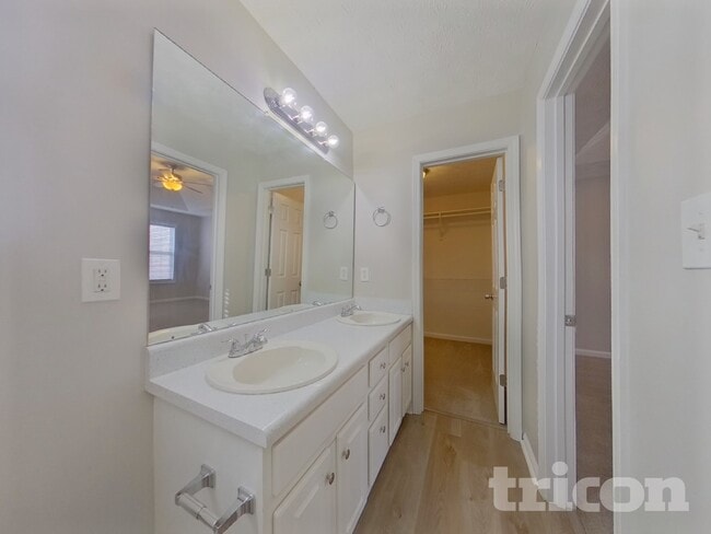 Building Photo - 224 Stone Creek Dr