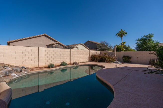 Building Photo - 15224 W Desert Hills Dr