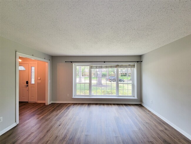 Building Photo - 8123 Sunny Ridge Dr