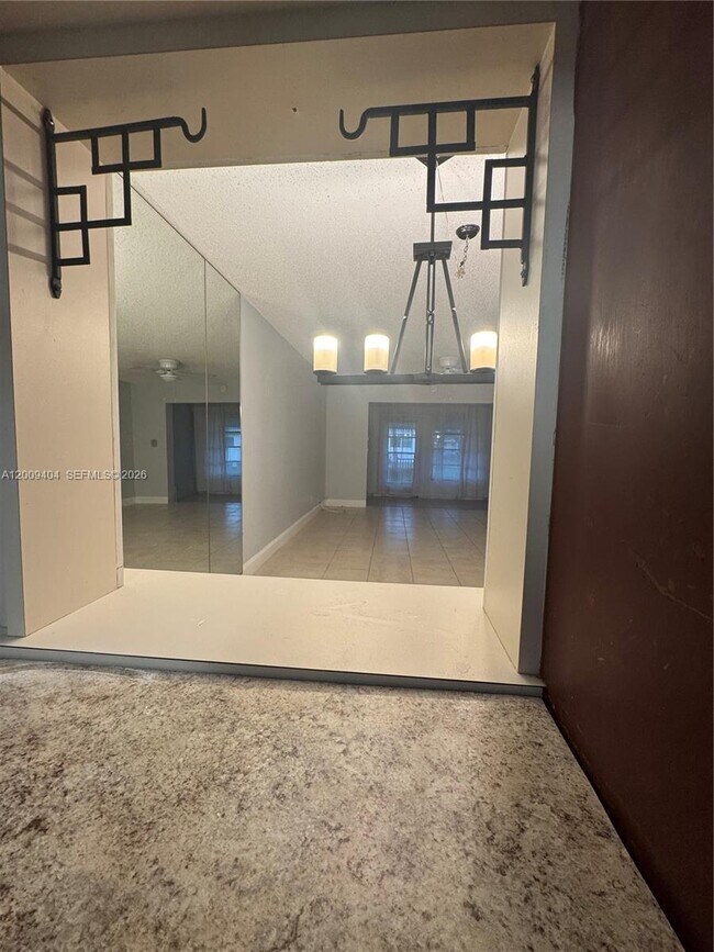 Building Photo - 1140 NW 85th Ave
