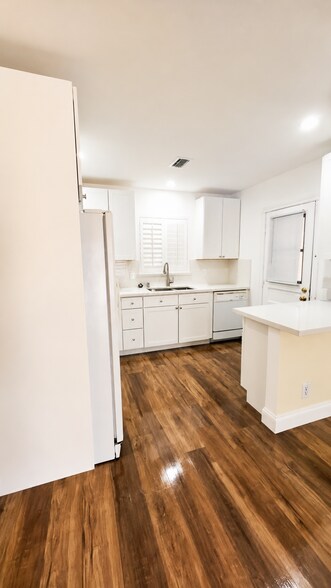 Building Photo - 10821 N Military Trl