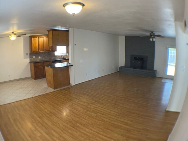 Building Photo - 3 Bedroom Home in Smokerise | Single-Level Living + Natural Light