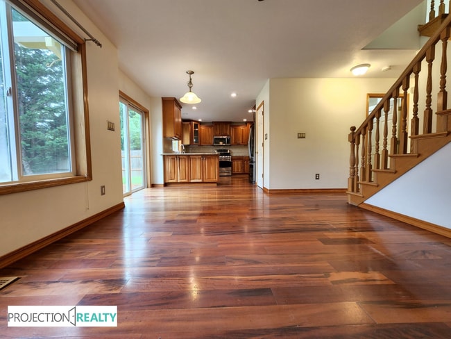 Building Photo - 33994-33997 7 Oaks Dr