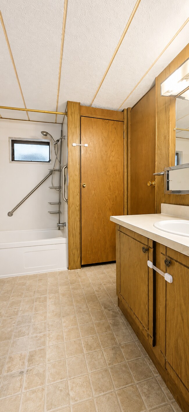 Building Photo - 355 Caloosa Ct