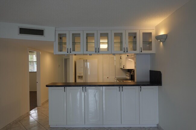 Building Photo - 5321 NE 24th Terrace