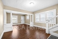 Building Photo - 4118 E Washington St