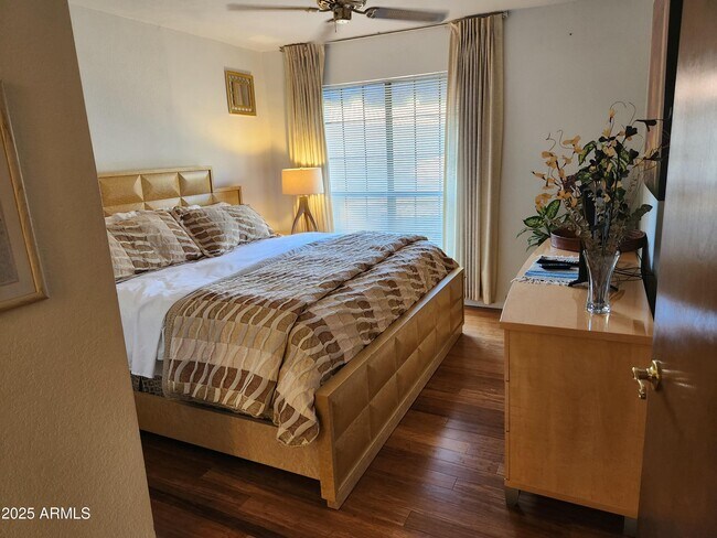 Building Photo - 7557 N Dreamy Draw Dr