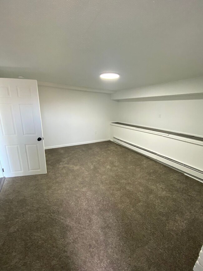 Building Photo - Available MAY 2026 - Beautiful renovated 3 Bedroom, 2 Bath Home in Heart of Allentown!