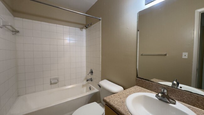 Building Photo - Charming 2-Bed Condo Retreat in West Palm Beach – Cozy Living Awaits!