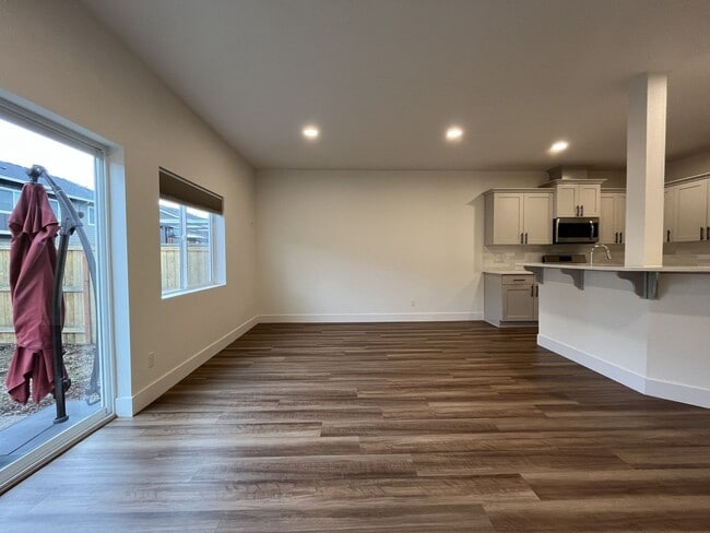 Building Photo - Modern 2022-Built 3-Bedroom Home with Open Layout, Entertainer’s Kitchen. Near Parks & Playgrounds