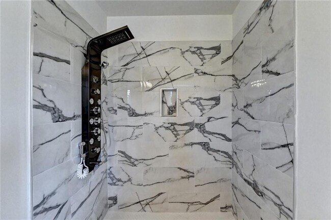 Building Photo - 6085 Glenridge Dr