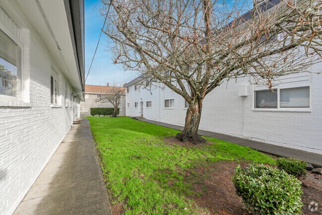Building Photo - Manhattan Apartments - Normandy Park