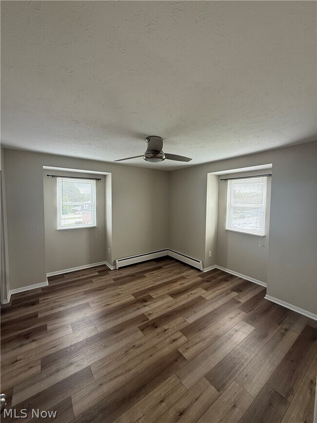Building Photo - 2520 Flintridge Dr