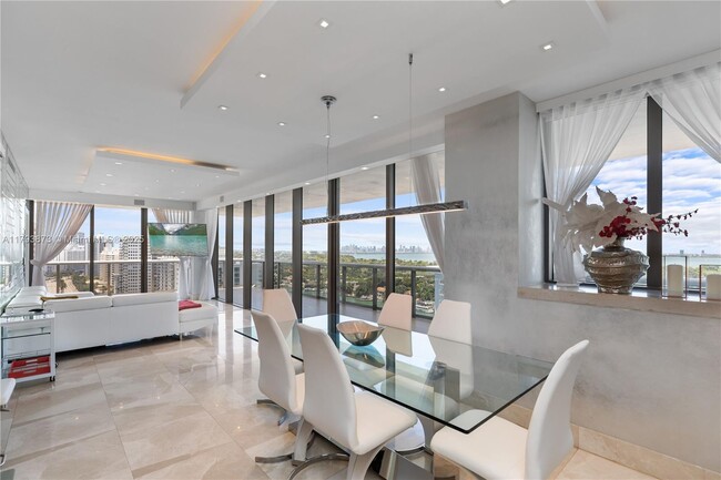Building Photo - 5875 Collins Ave